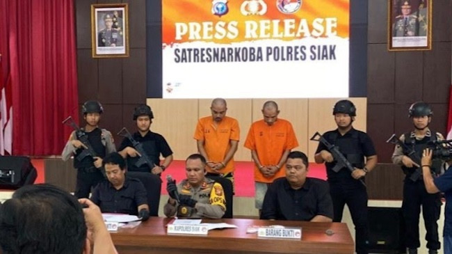 Gudang Penyimpanan Narkoba di Siak Digerebek Polisi, 1.215 Butir Ekstasi dan Dua Tersangka Diamankan