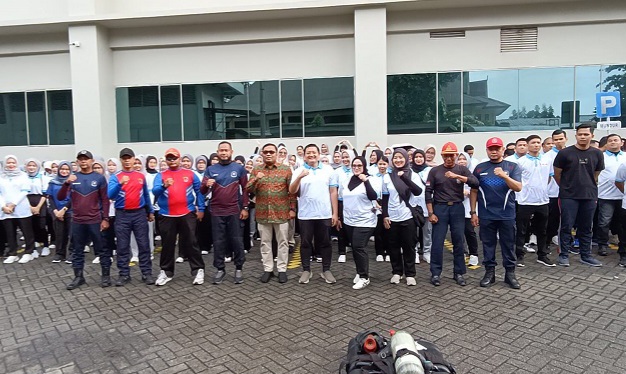 Damkar Pekanbaru Kolaborasi RS Awal Bros Sosialisasi Pencegahan Penanggulangan Kebakaran