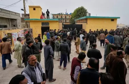 Pakistan Tangkap 4 Tersangka Pelaku Bom Bunuh Diri di Masjid