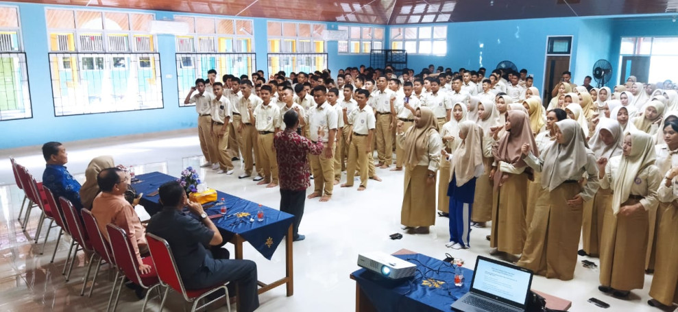 Ratusan Siswa SMAN 10 Pekanbaru Antusias Sambut Kehadiran Dewan Pendidikan Riau