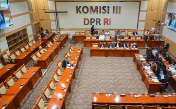 Komisi III Tegaskan Kedudukan Polri di Bawah Presiden