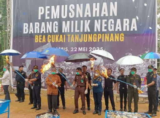 Bea Cukai Tanjungpinang Musnahkan BMN Hasil Penindakan Senilai Rp 5,3 Miliar di TPA Ganet