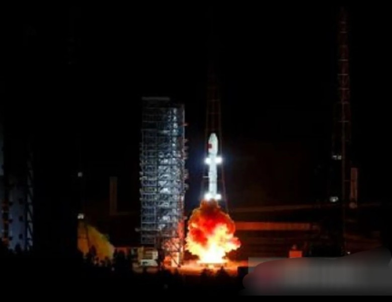 China Luncurkan Satelit Relai Data Baru ke Orbit
