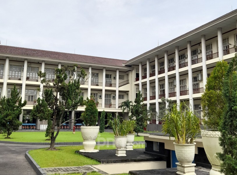 UGM Pecat Guru Besar yang Terlibat Kasus Kekerasan