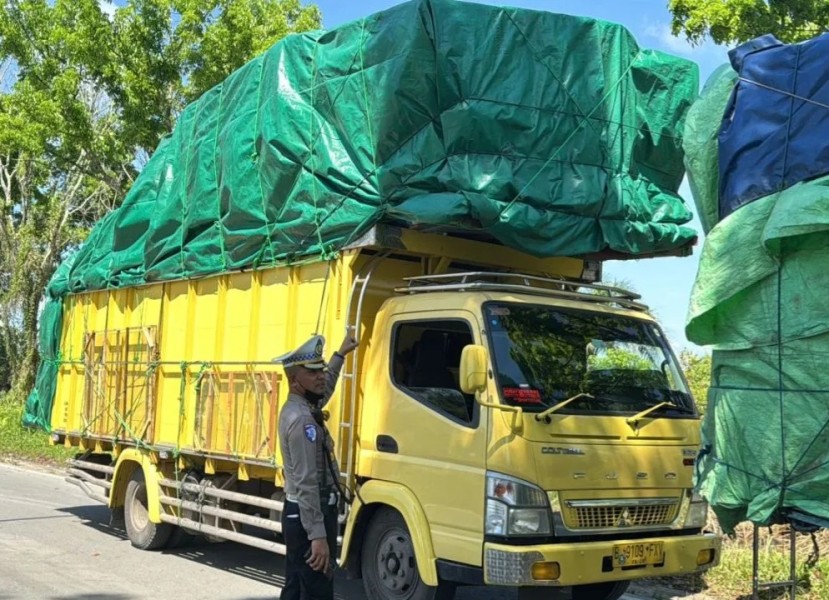 Puluhan Truk Over Kapasitas Dirazia Polisi