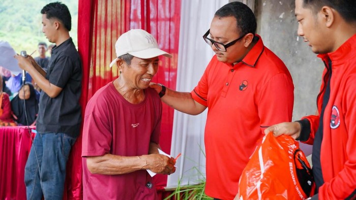 Anggota DPR Kaisar Said Tinjau Langsung Lokasi Longsor Majenang Cilacap