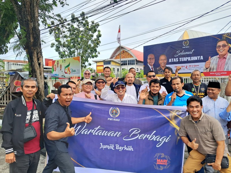 Wujud Syukur, PWI Riau Berbagi Bingkisan Nasi