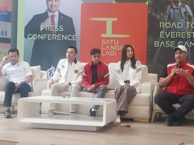 Menpora Dukung Pendaki Disabilitas Anggi Wahyuda Taklukkan Gunung Everest