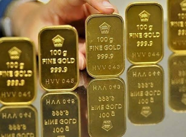 Mulai Ditinggal, Harga Emas Global Kembali Turun