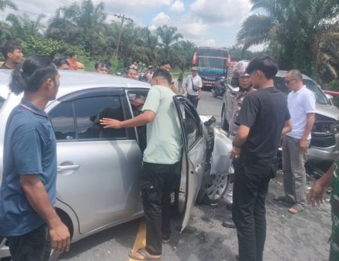 Kecelakaan Maut Nissan March Vs Innova di Jalintim KM 46 Pelalawan, Satu Orang Tewas