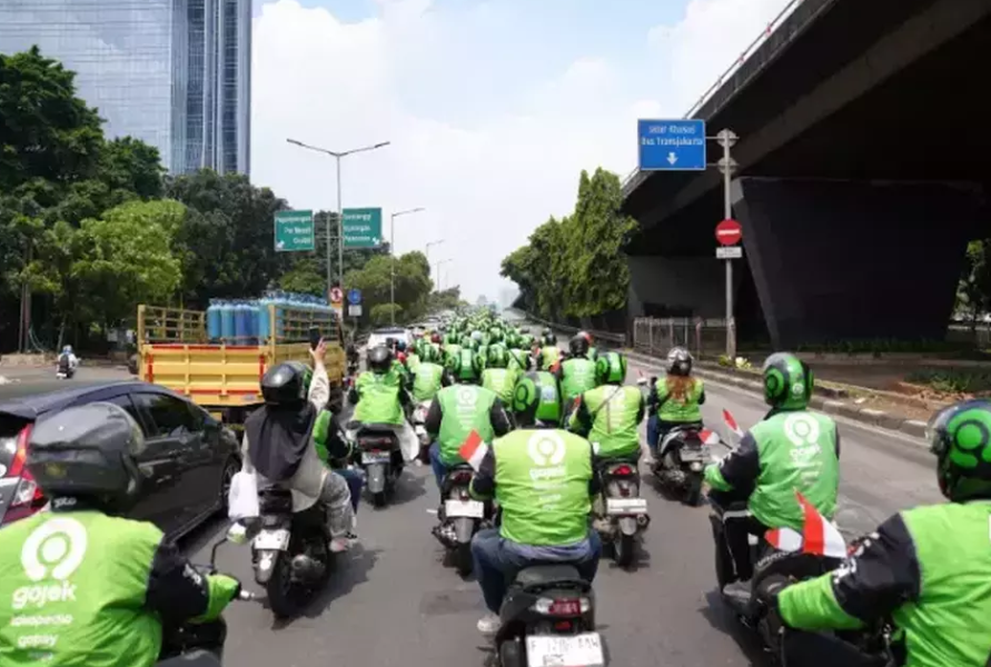 HUT Ke-80 RI, 2.025 Driver dan 80 Srikandi Gojek Pecahkan Rekor MURI Konvoi Ojol Terbanyak