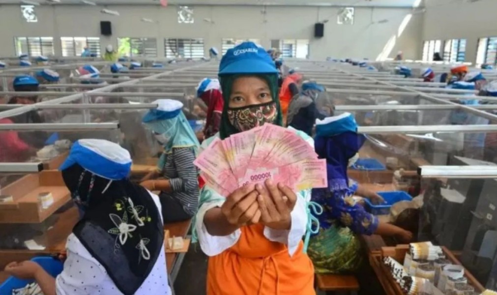 Anggota DPR RI Usul THR Dibayarkan Dua Minggu Sebelum Lebaran