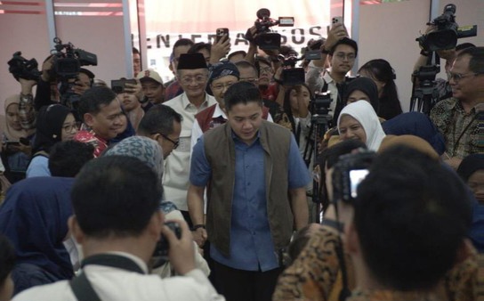 Momen Seskab-Mensos Dialog dengan Orang Tua Calon Siswa Sekolah Rakyat