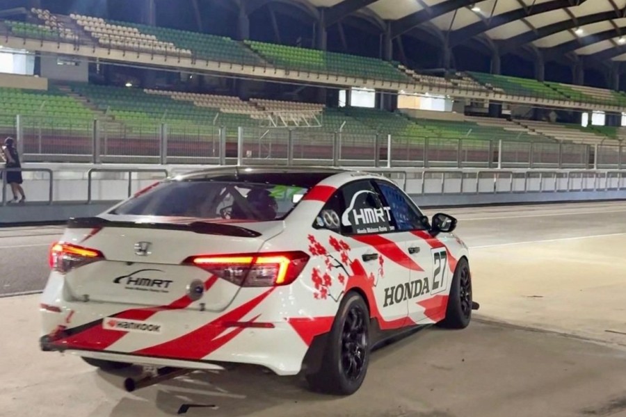 Alvin Bahar Dampingi Putranya Ikut Tes Endurance di Malaysia