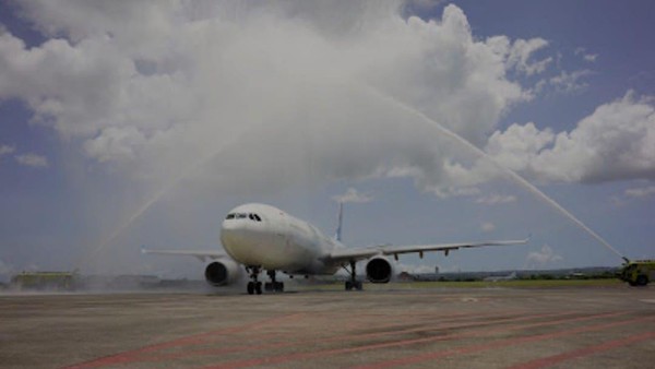 Ban Pesawat Garuda Copot saat Landing di Bandara Tanjungpinang