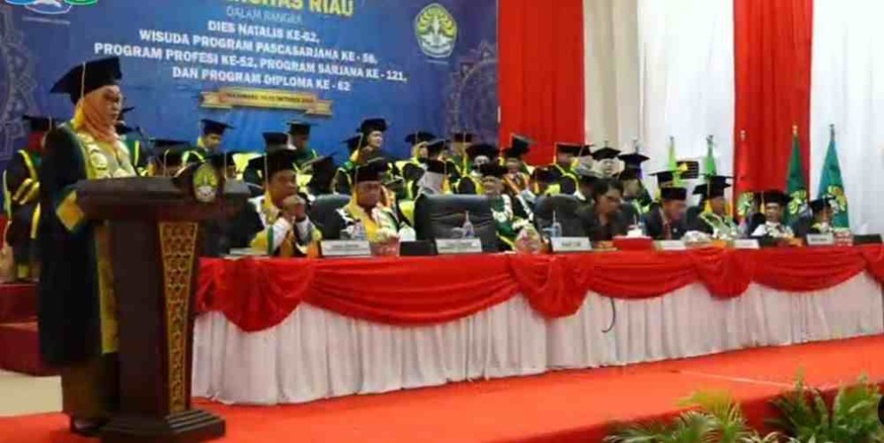 Universitas Riau Wisuda 2.415 Mahasiswa