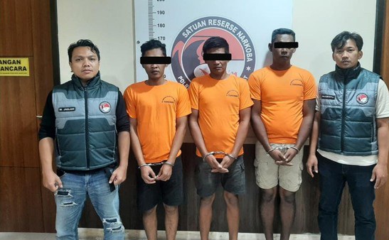 Selundupkan Narkoba 12 Kg dalam Truk Jeruk di Tol Japek, 3 Orang Ditangkap