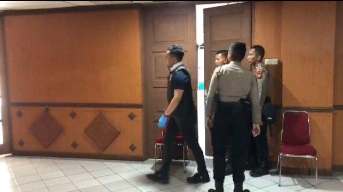 Polisi Geledah Kantor DPRD Riau Usut Kasus SPPD Fiktif