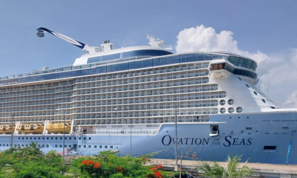 Kapal pesiar mewah Ovation Of The Seas membawa 4.684 wisman singgah di Lombok