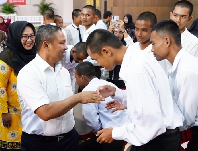 Sebanyak 1.342 Mahasiswa Riau Terima Beasiswa Sawit, Gubri: Ini Investasi Masa Depan Bangsa