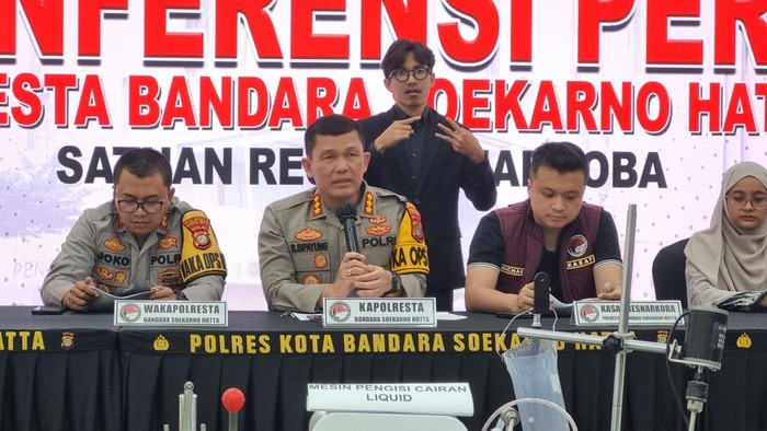 Polres Bandara Soetta Tangkap 4 WNA Pembuat Vape Narkoba di Tangerang