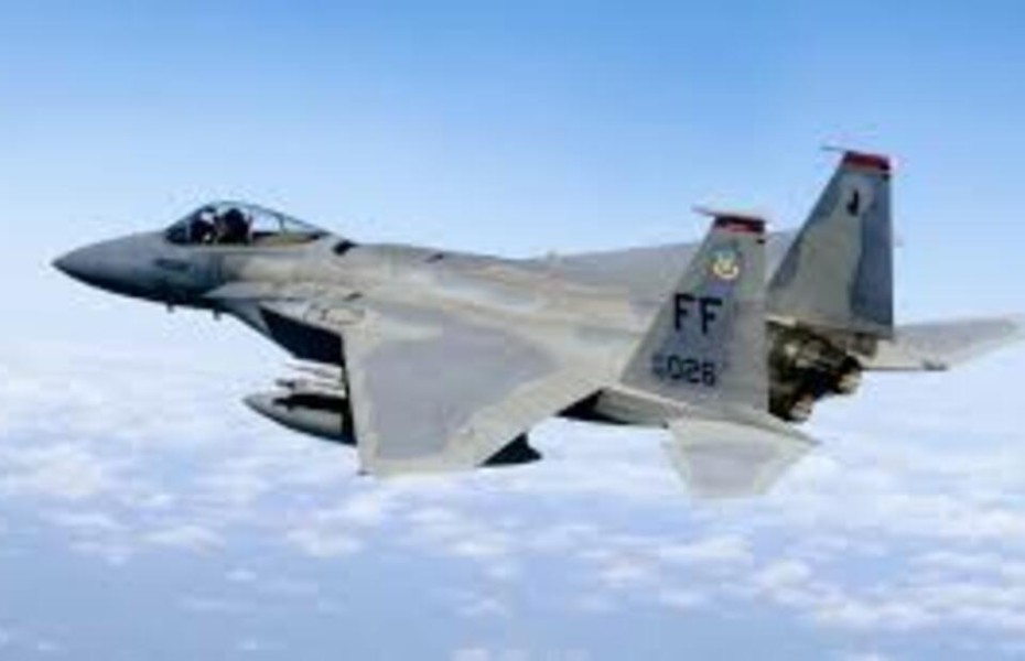 Kehilangan Roda, Jet Tempur AS Mendarat Darurat dengan Percikan Api