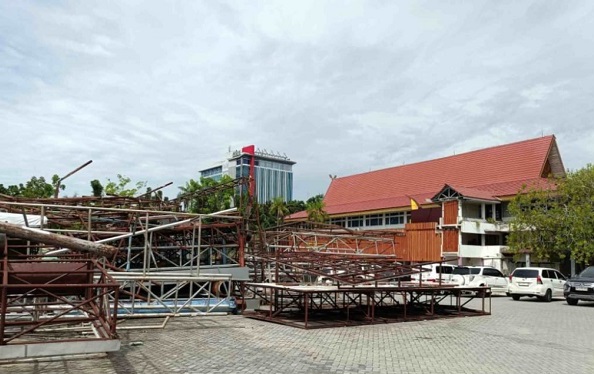 Penertiban Reklame Ilegal di Pekanbaru Berlanjut, Puluhan Tiang Tak Berizin Dipasangi Stiker Peringatan
