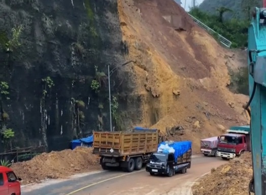 Update Longsor di Kelok Sembilan, Jalan Lintas Riau-Sumbar Kembali Dibuka