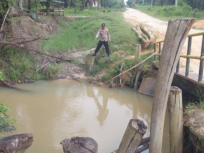 Patroli Polsek Kandis Cek dan Kontrol Debit Air Sungai Antisipasi Banjir