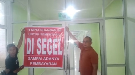 Rekanan Segel RS Madani Pekanbaru, Tuntut Pembayaran Proyek Rp54 Miliar Sejak 2022