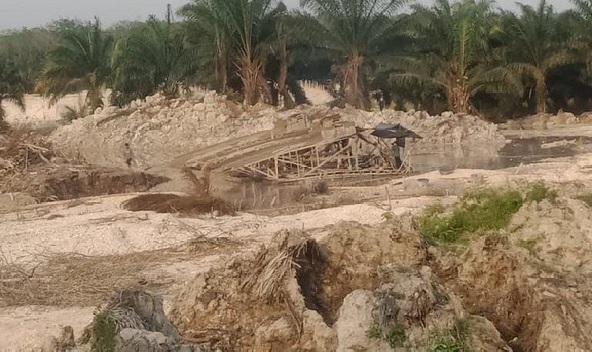 PETI di Sungai Piudang, Kuansing Cemari Air, Warga Kesulitan Sekedar Mendapat Air untuk Whudu
