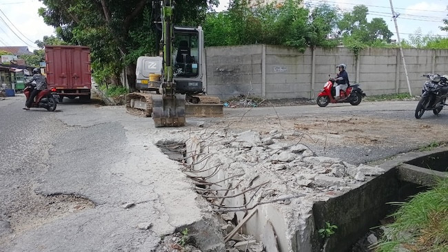 Kontraktor Nekat Bongkar Drainase di Pekanbaru, Buntut Tunda Bayar Pekerjaan di Perkim 2024