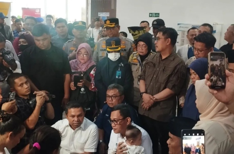 Menteri P2MI di Pelabuhan Dumai Ambut Kedatangan 196 Pekerja Migran Dideportasi Dari Malaysia