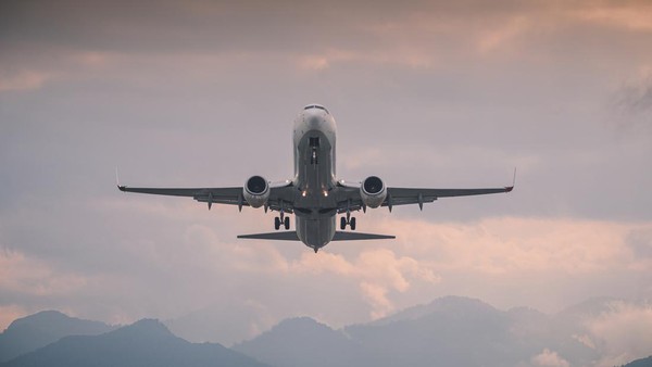 Lecehkan Penumpang di Pesawat, Ditangkap Setiba di Bandara