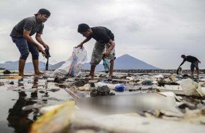 Ilmuwan Jepang Ciptakan Plastik yang Terurai dalam Hitungan Jam
