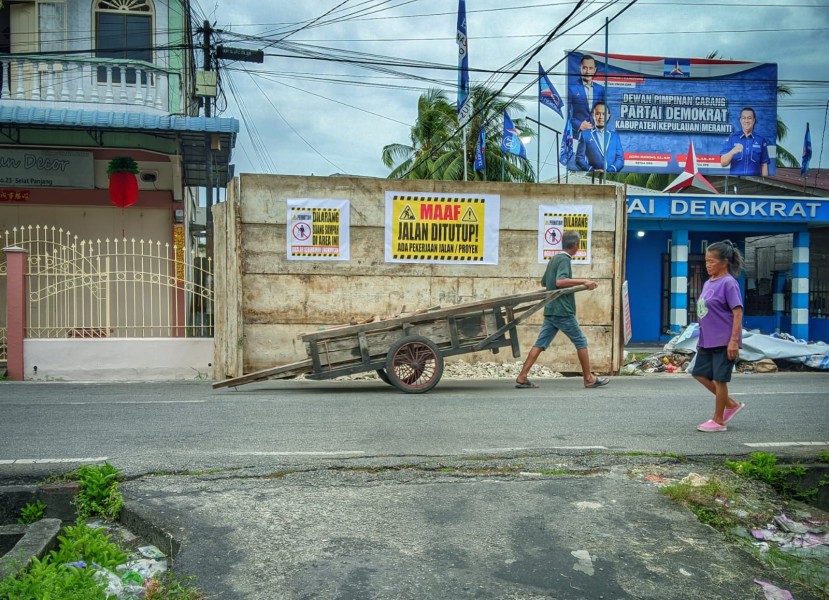 Pemkab Kepulauan Meranti Terpaksa Tutup Akses Jalan Revolusi Akibat Dijadikan Tempat Pembuangan Sampah Illegal