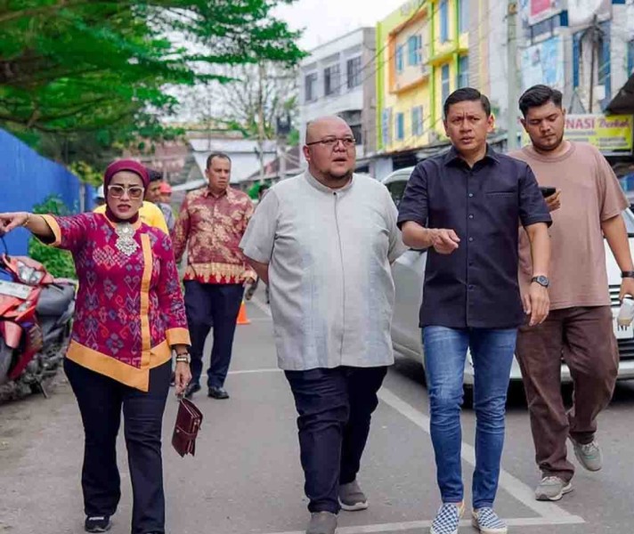 Drainase Tersumbat Sampah, Pasar Bawah Pekanbaru Rawan Banjir