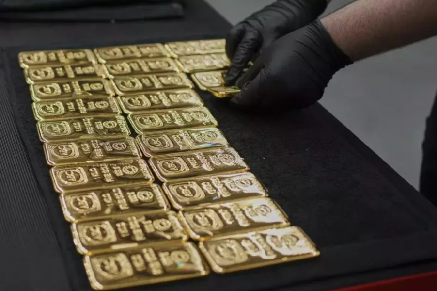 Harga Emas Dunia Menuju Kenaikan Tahunan Tertinggi Sejak 1979