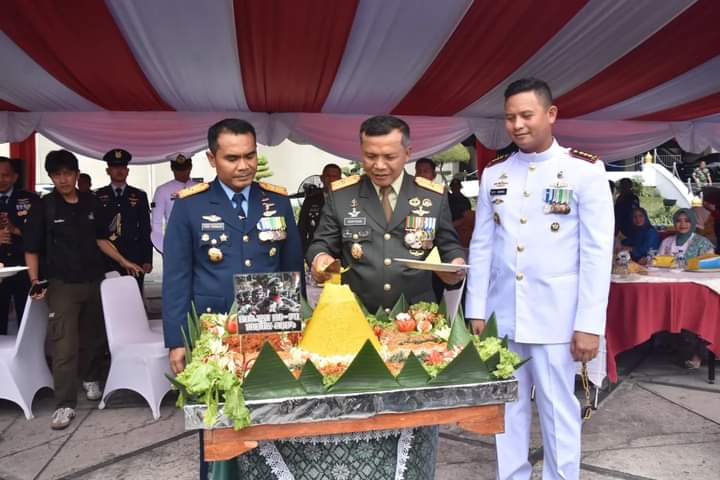 Upacara HUT TNI ke-79 di Provinsi Riau Berlangsung Khidmat dan Meriah