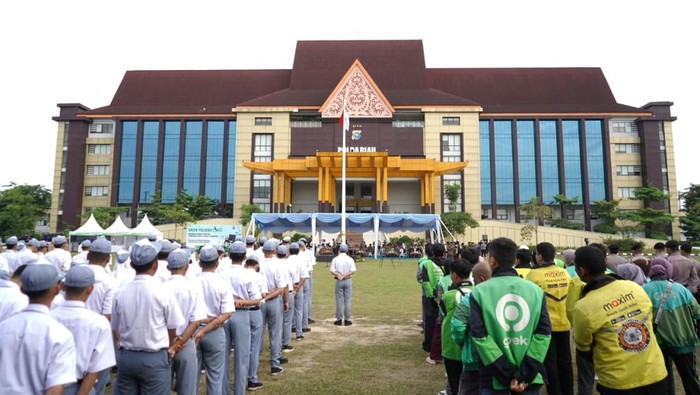 Polda Riau Kerahkan 976 Personel Operasi Zebra, Ojol-Pelajar SMA Ikut Apel