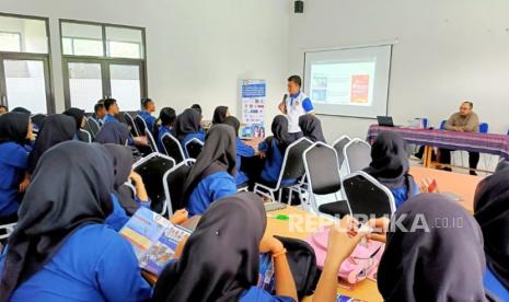 Banyak Beasiswa di Cyber University, Siswa SMK Juga Bisa Daftar