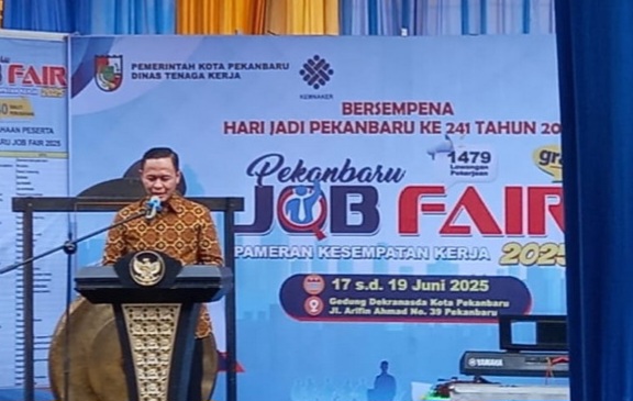 Sediakan 1.400 Lowker, Wali Kota Agung Nugroho Buka Pekanbaru Job Fair 2025