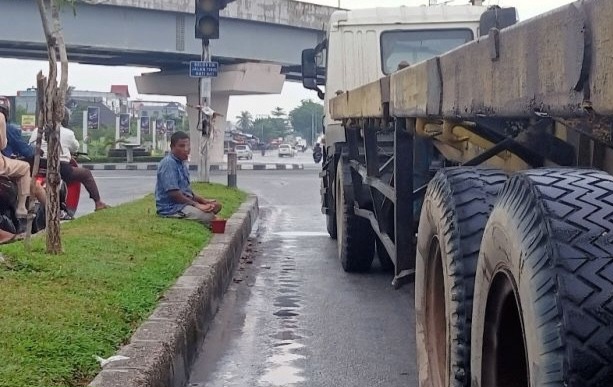 Pengemis di Lampu Merah Pekanbaru Raup Omzet Rp18 Juta per Bulan