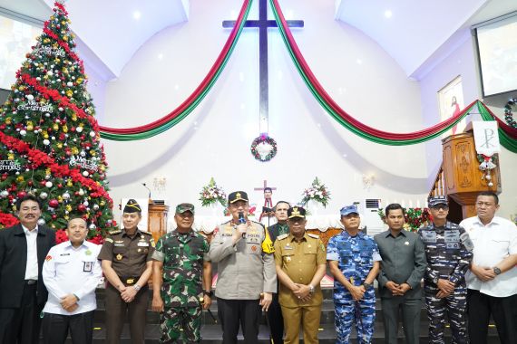 Pastikan Keamanan Natal, Irjen Iqbal Kunjungi Sejumlah di Gereja di Pekanbaru