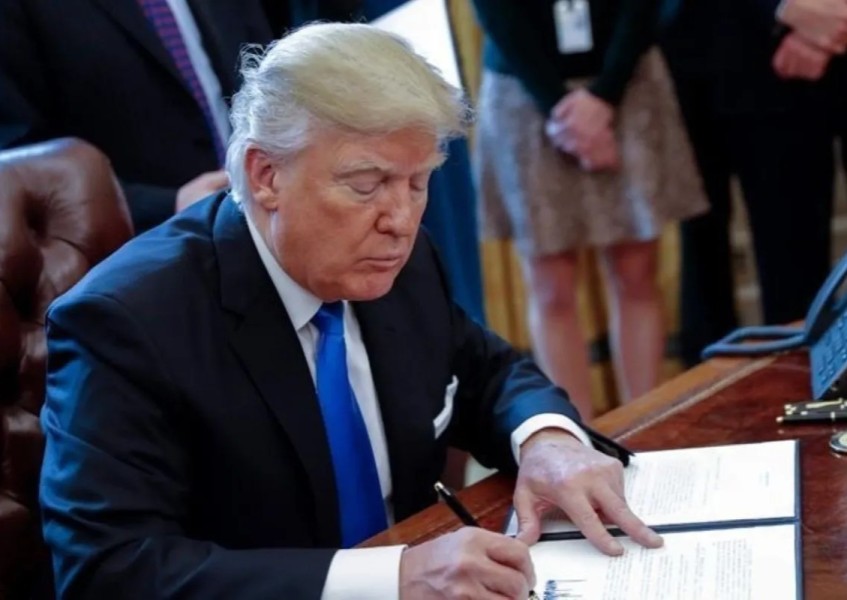 Amerika Serikat Siapkan Kebijakan Tarif Impor baru Untuk Ponsel Pintar dan Laptop