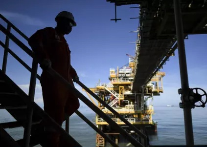 Harga Minyak Turun karena AS Belum Putuskan untuk Serang Iran