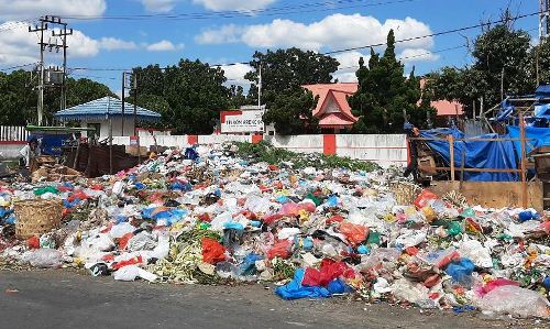 Libur Nataru, Tumpukan Sampah Meluber di Pekanbaru