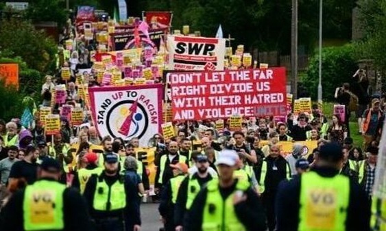 Pencari Suaka Lakukan Penyerangan Seksual, Warga Inggris Demo