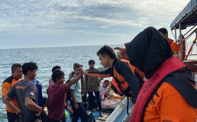 Lima Kru KM Ade Putra Selamat Usai Terombang-Ambing di Laut Selat Malaka Selama 5 Jam