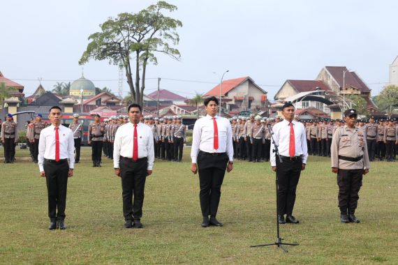 Sikat Debt Collector Ilegal, Empat Polisi Riau Dapat Penghargaan dari Kapolri dan Kapolda